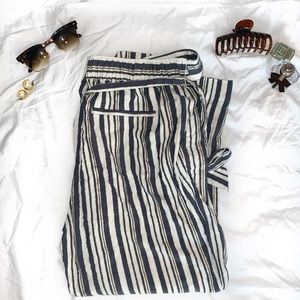 Ann Taylor LOFT High Waisted Wide Leg Crop Pants with Belt Size Large